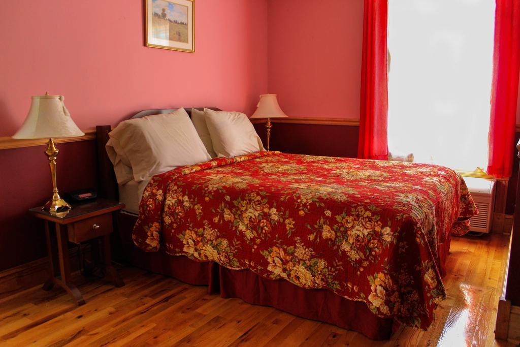 The Victorian-Candle Bed & Breakfast California Room photo
