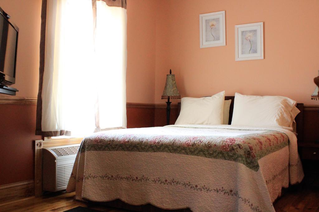 The Victorian-Candle Bed & Breakfast California Room photo