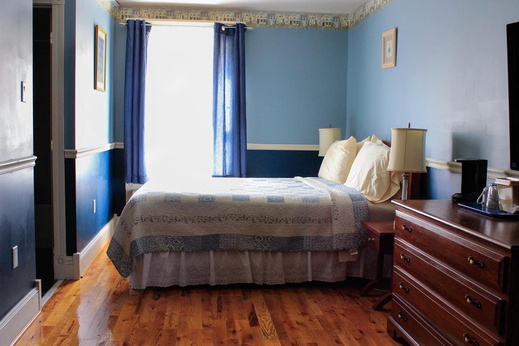 The Victorian-Candle Bed & Breakfast California Room photo